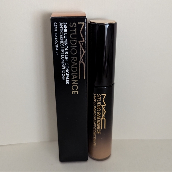 MAC Studio Radiance 24HR Luminous Lift Concealer - NC30 - Picture 1 of 2